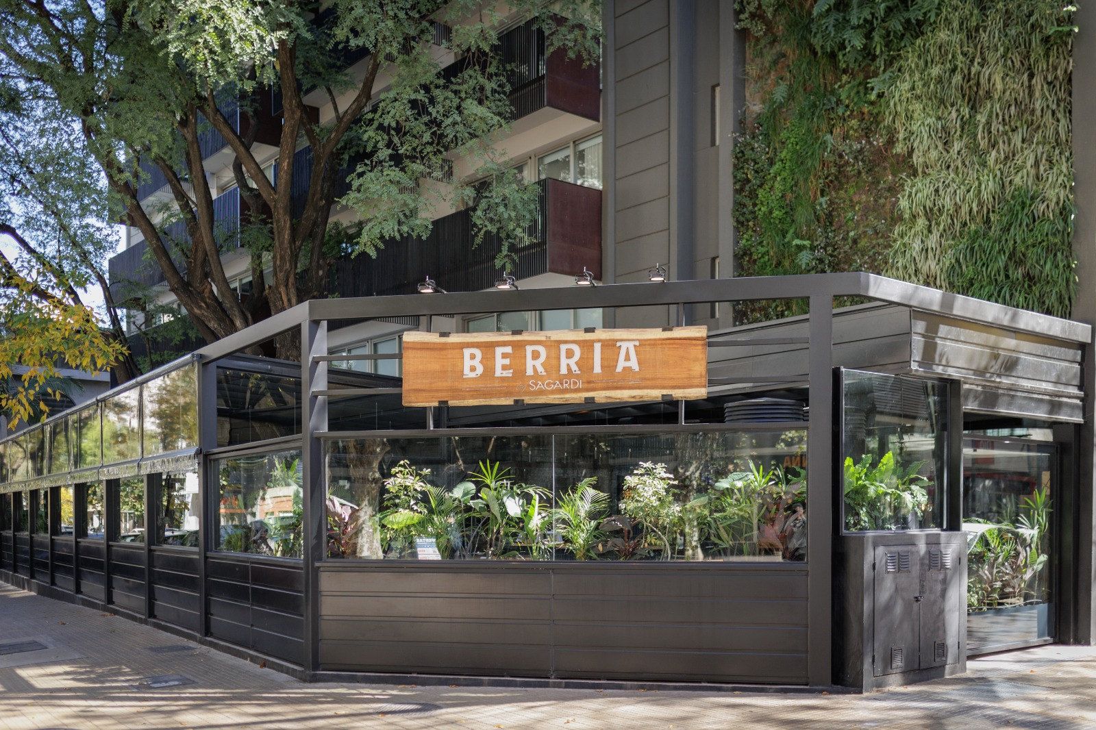 Fachada de la obra Berria