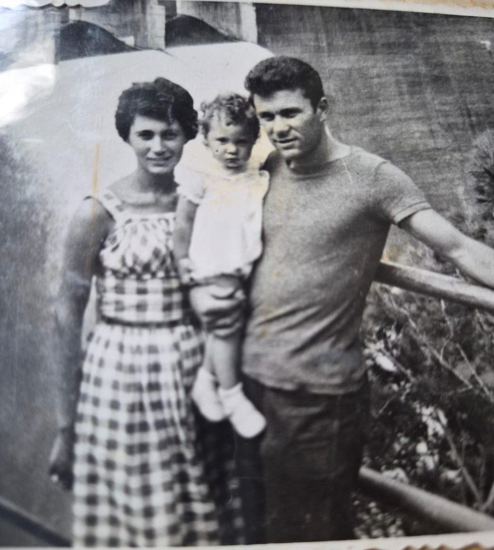Juan Calderan joven junto a su familia